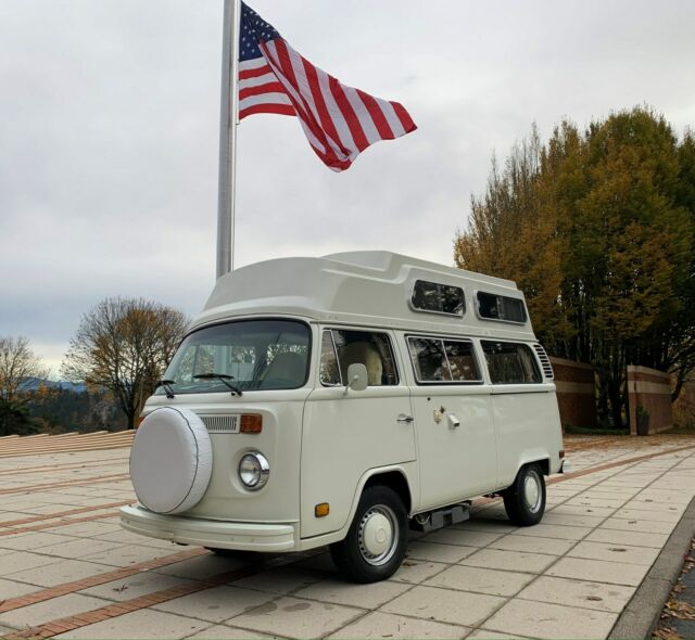 Volkswagen Bus/Vanagon 1976 image number 22