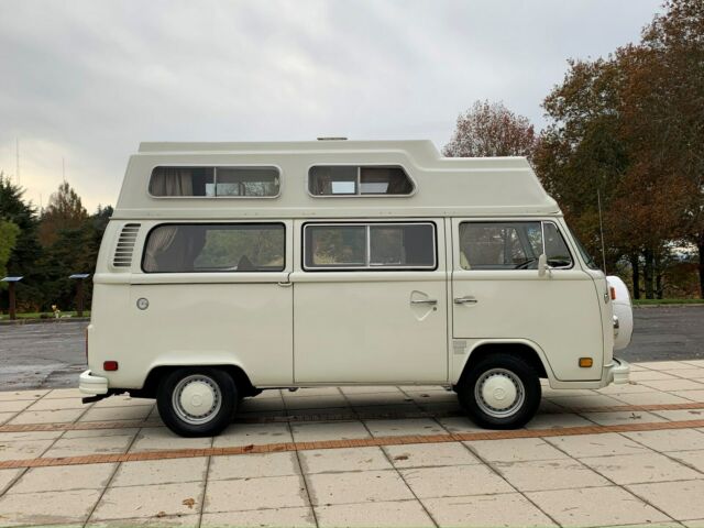 Volkswagen Bus/Vanagon 1976 image number 25