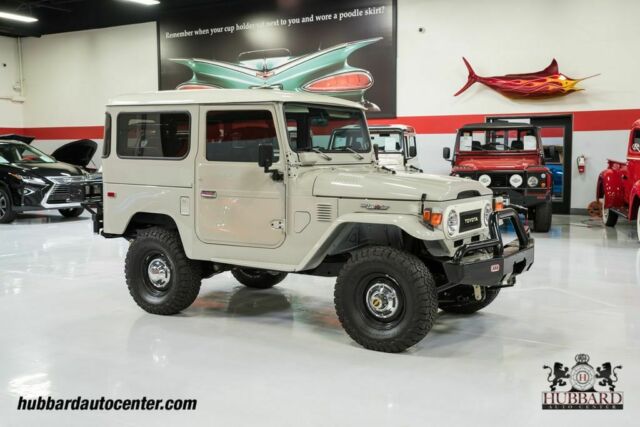 Toyota FJ Cruiser 1976 image number 1