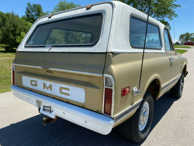 GMC Jimmy 1970 image number 30