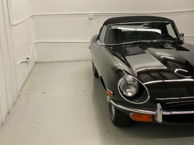 Jaguar E-Type 1970 image number 1