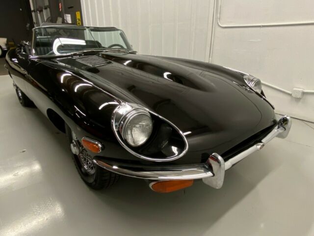 Jaguar E-Type 1970 image number 16