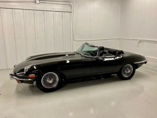 Jaguar E-Type 1970 image number 34