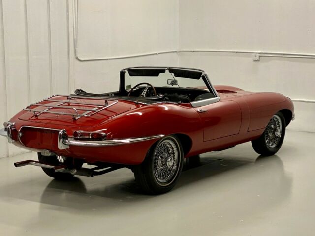 Jaguar E-Type 1968 image number 23