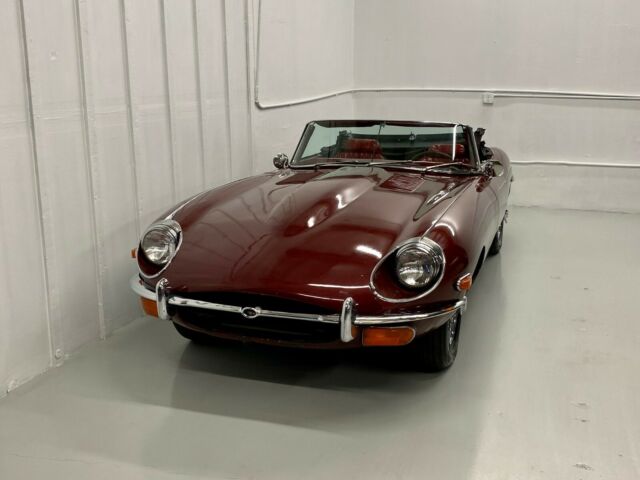 Jaguar E-Type 1970 image number 34