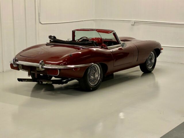 Jaguar E-Type 1970 image number 4