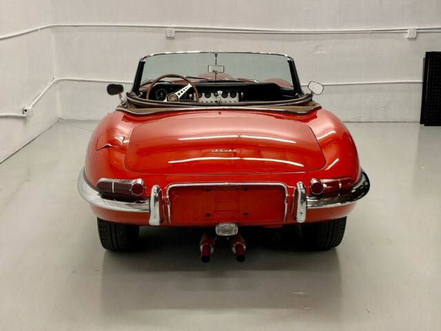 Jaguar E-Type 1962 image number 29