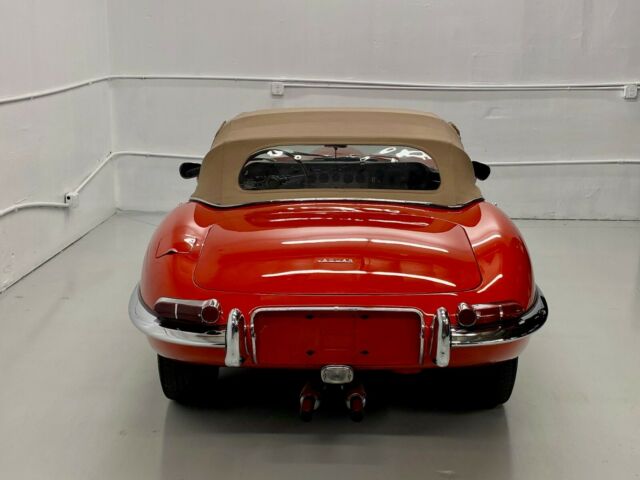 Jaguar E-Type 1962 image number 34