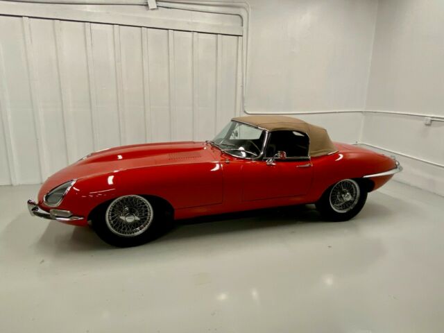 Jaguar E-Type 1962 image number 38