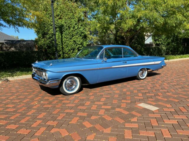 Chevrolet Impala 1961 image number 10