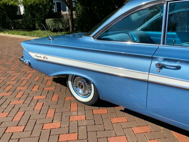 Chevrolet Impala 1961 image number 25