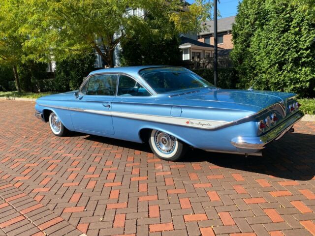 Chevrolet Impala 1961 image number 32