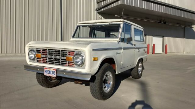 Ford Bronco 1975 image number 24