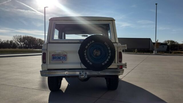 Ford Bronco 1975 image number 29