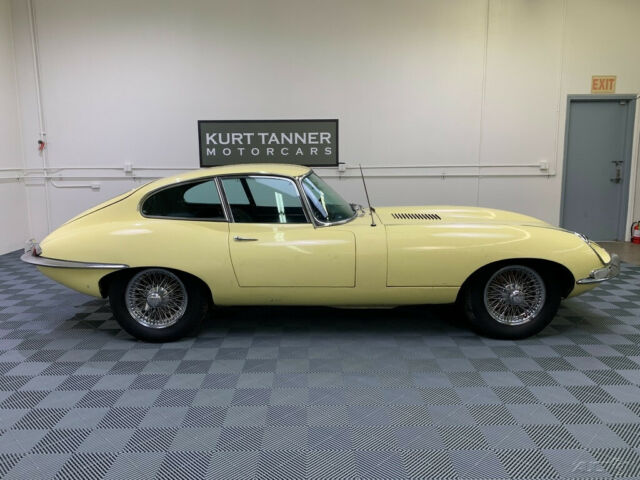 Jaguar E-Type 1967 image number 19