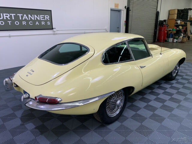 Jaguar E-Type 1967 image number 20