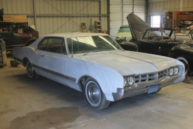 Oldsmobile Starfire 1966 image number 28