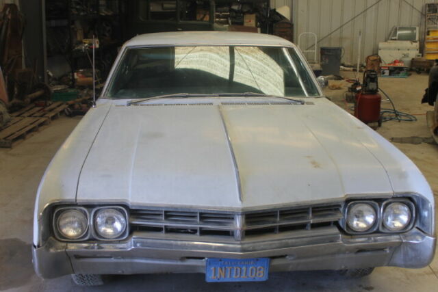 Oldsmobile Starfire 1966 image number 3