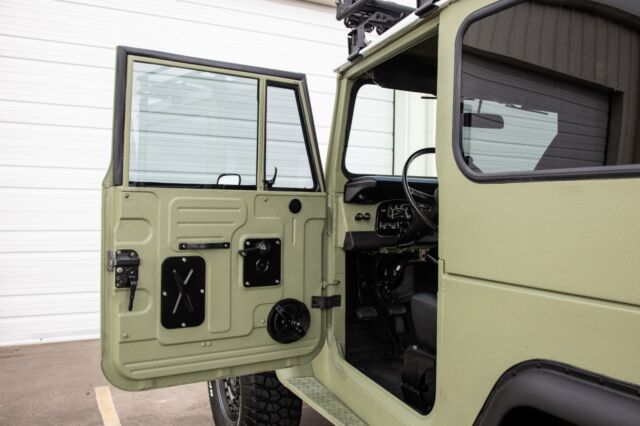 Toyota Land Cruiser 1974 image number 11