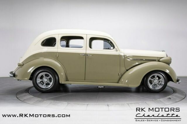 Plymouth Custom 1937 image number 8