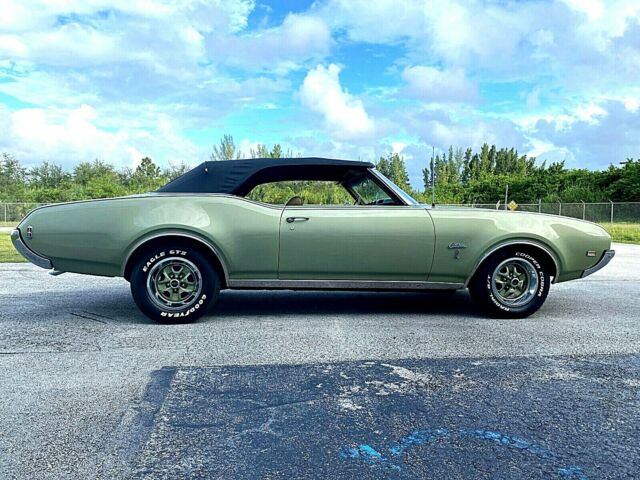 Oldsmobile Cutlass 1969 image number 12