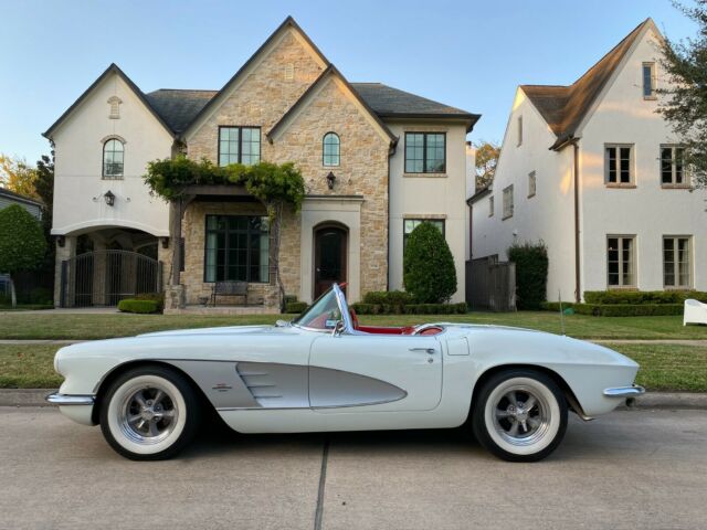 Chevrolet Corvette 1961 image number 0