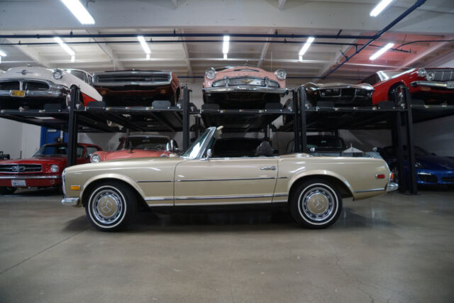 Mercedes-Benz 280SL Roadster 1971 image number 2