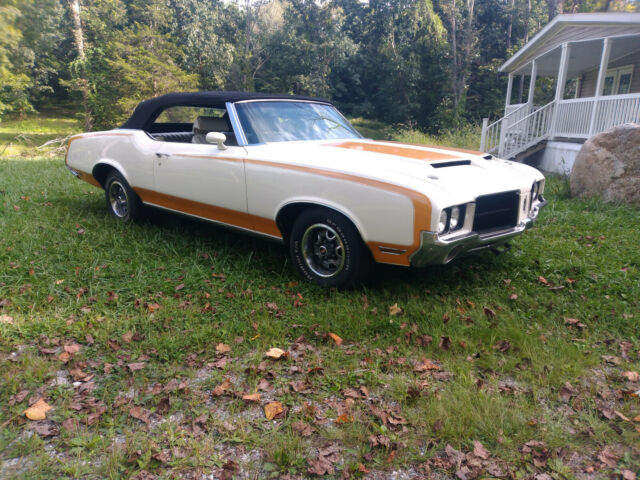 Oldsmobile Cutlass 1972 image number 0