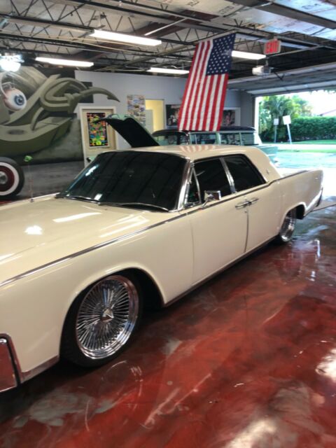 Lincoln Continental 1963 image number 30