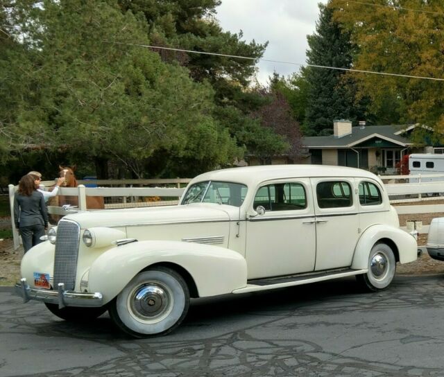 Cadillac Series 75 1937 image number 0