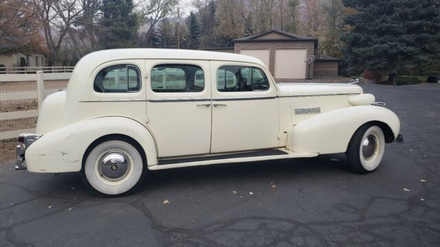 Cadillac Series 75 1937 image number 8