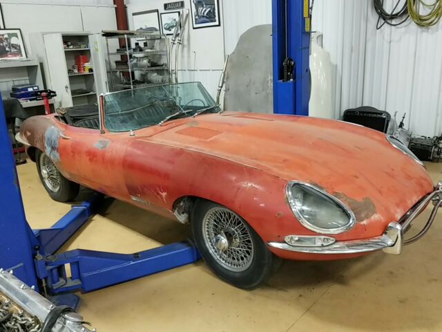 Jaguar E Type 4.2 1967 image number 11