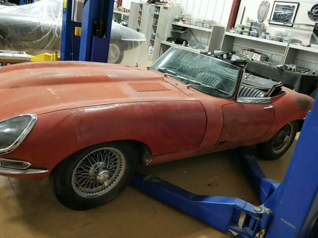 Jaguar E Type 4.2 1967 image number 14