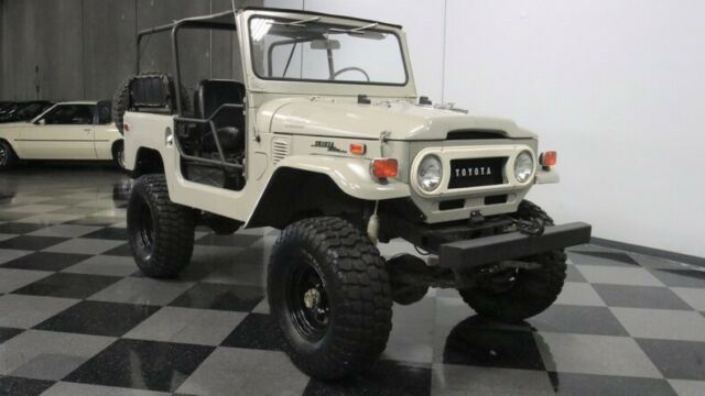 Toyota FJ Cruiser 1971 image number 17