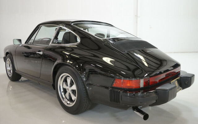 Porsche 911 1975 image number 29