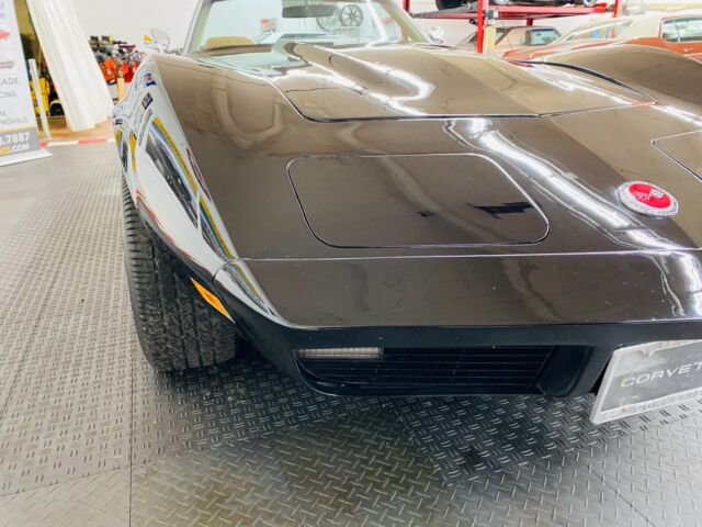 Chevrolet Corvette 1974 image number 36