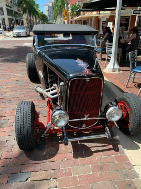 Ford Roadster Hi-Boy 1932 image number 1