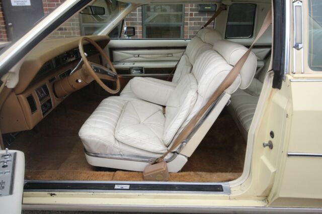 Lincoln Continental 1976 image number 13