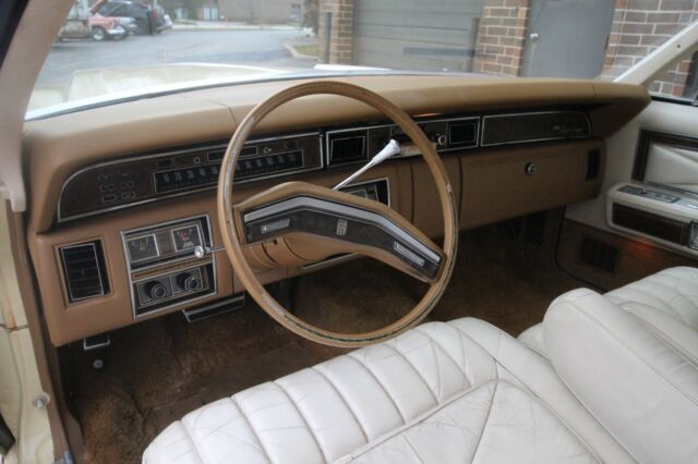 Lincoln Continental 1976 image number 14