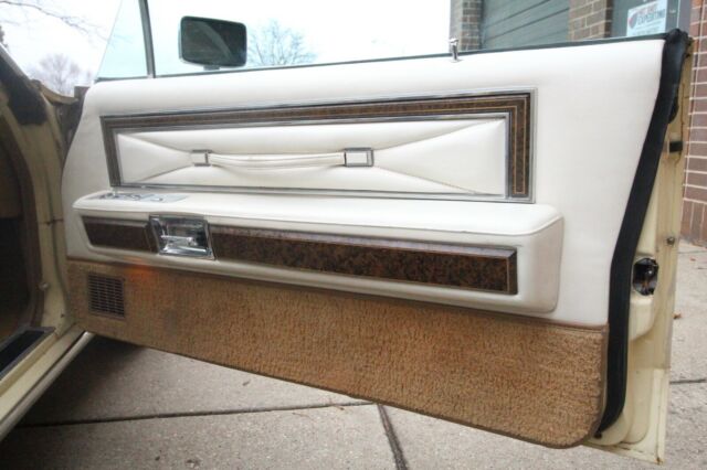 Lincoln Continental 1976 image number 17