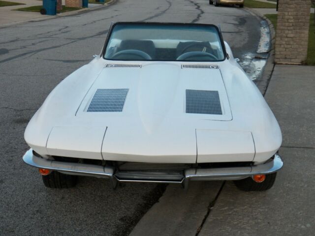 Chevrolet Corvette 1963 image number 30