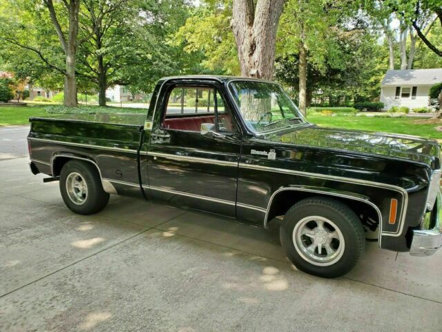 Chevrolet Silverado 1975 image number 2