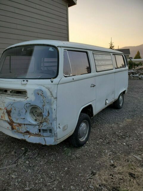 Volkswagen Bus/Vanagon 1972 image number 0