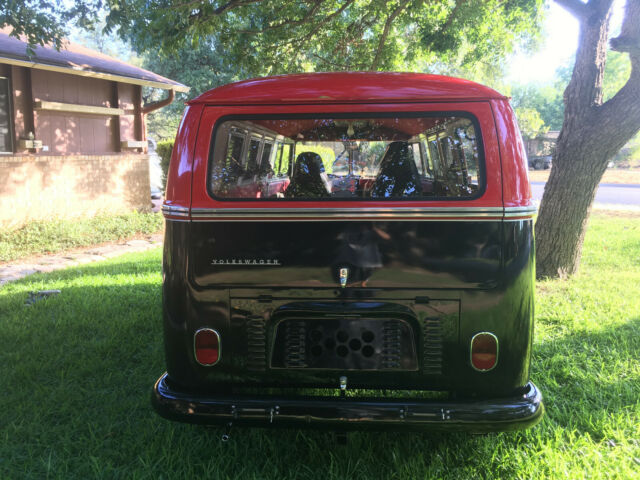 Volkswagen Bus/Vanagon 1965 image number 2