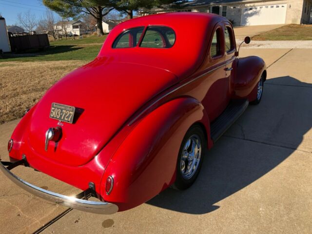 Ford Deluxe 1939 image number 3