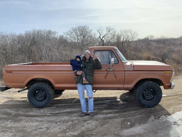 Ford F250 1977 image number 0