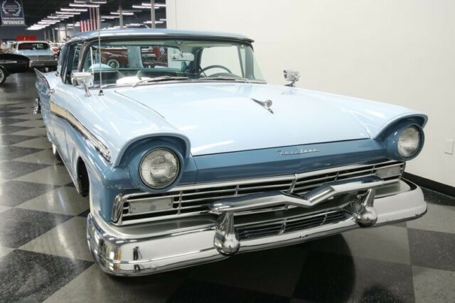 Ford Fairlane 1957 image number 18