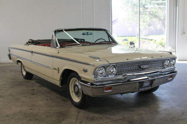 Ford Galaxie 1963 image number 28