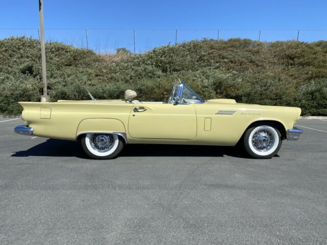 Ford Thunderbird 1957 image number 12