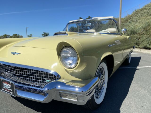 Ford Thunderbird 1957 image number 19